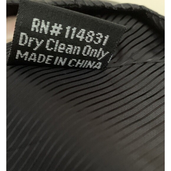 Oleg Cassini Mens Silk Tuxedo Vest Cherry Red Size Small 100% Silk - Picture 10 of 10